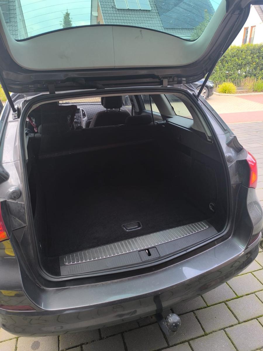 Opel Astra 2011 — engine 1.686 cm³, 110 HP (81kW)