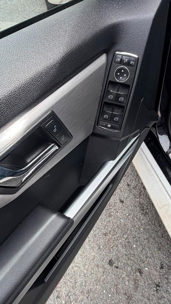 Mercedes-Benz GLK350 2009 — photo 13