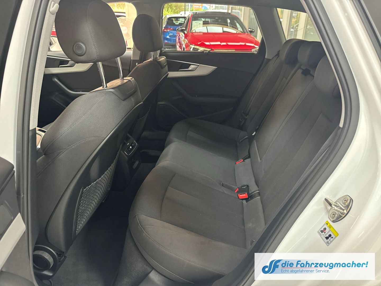 Fahrzeugabbildung Audi A4 Avant 40 TFSI advanced HUD Navi Soundsystem L