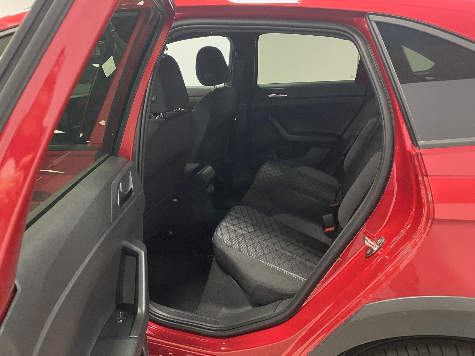 Fahrzeugabbildung Volkswagen Taigo 1.5 TSI DSG R-LINE+Black Style+ACC+Matrix+