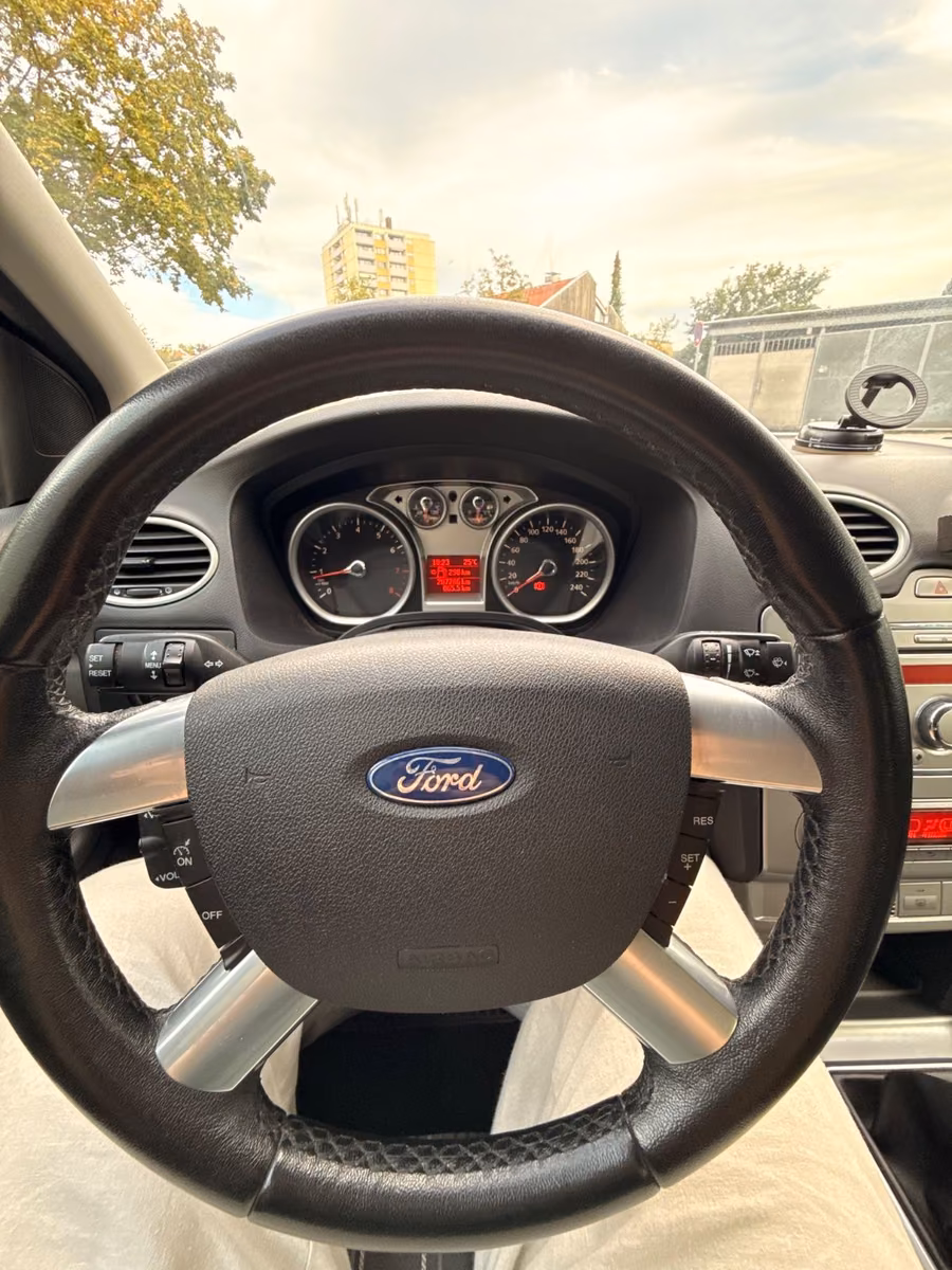 Ford Focus 2009 — photo 11