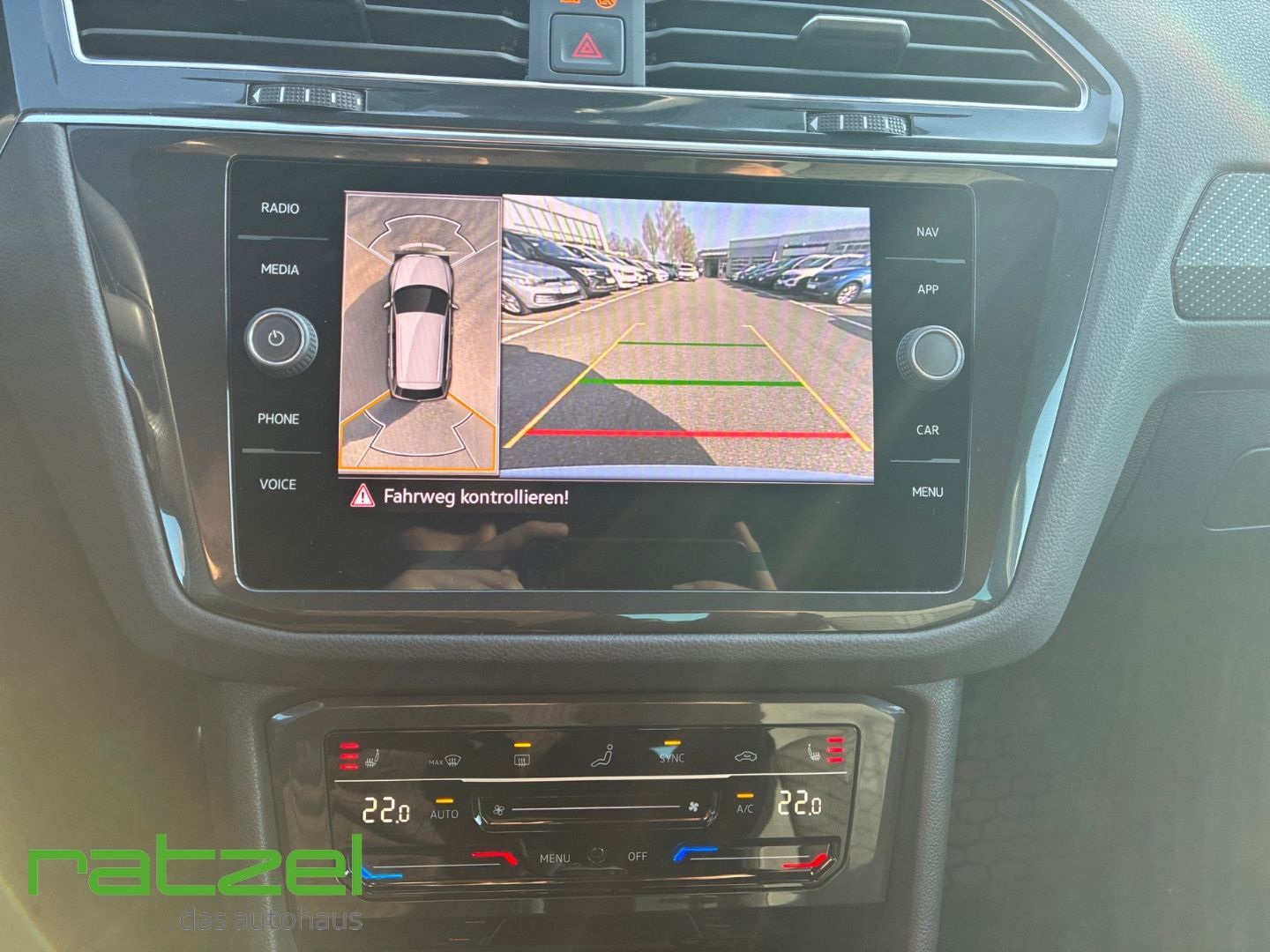 Fahrzeugabbildung Volkswagen Tiguan R-Line 2.0 TDI DSG AHK LED Matrix 360 Kam