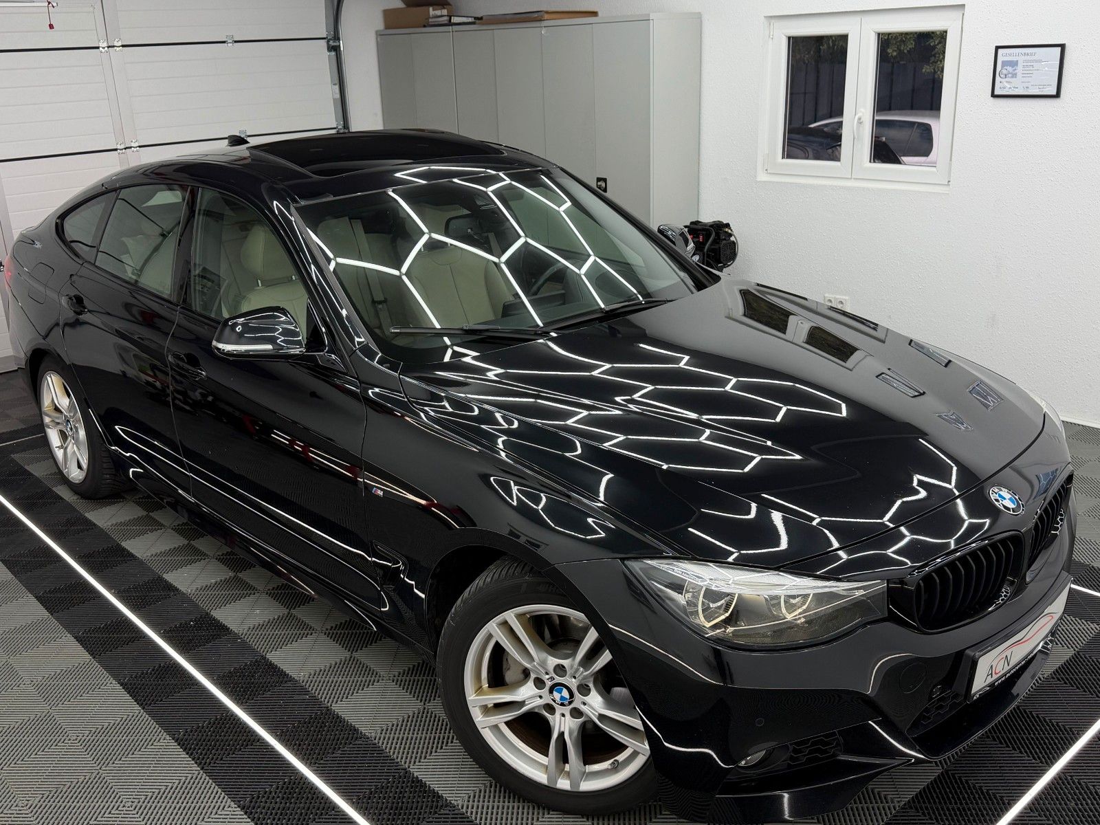 Fahrzeugabbildung BMW 335 d xDrive M SPORT/LED/HuD/PANO/KAMERA/MEMORY