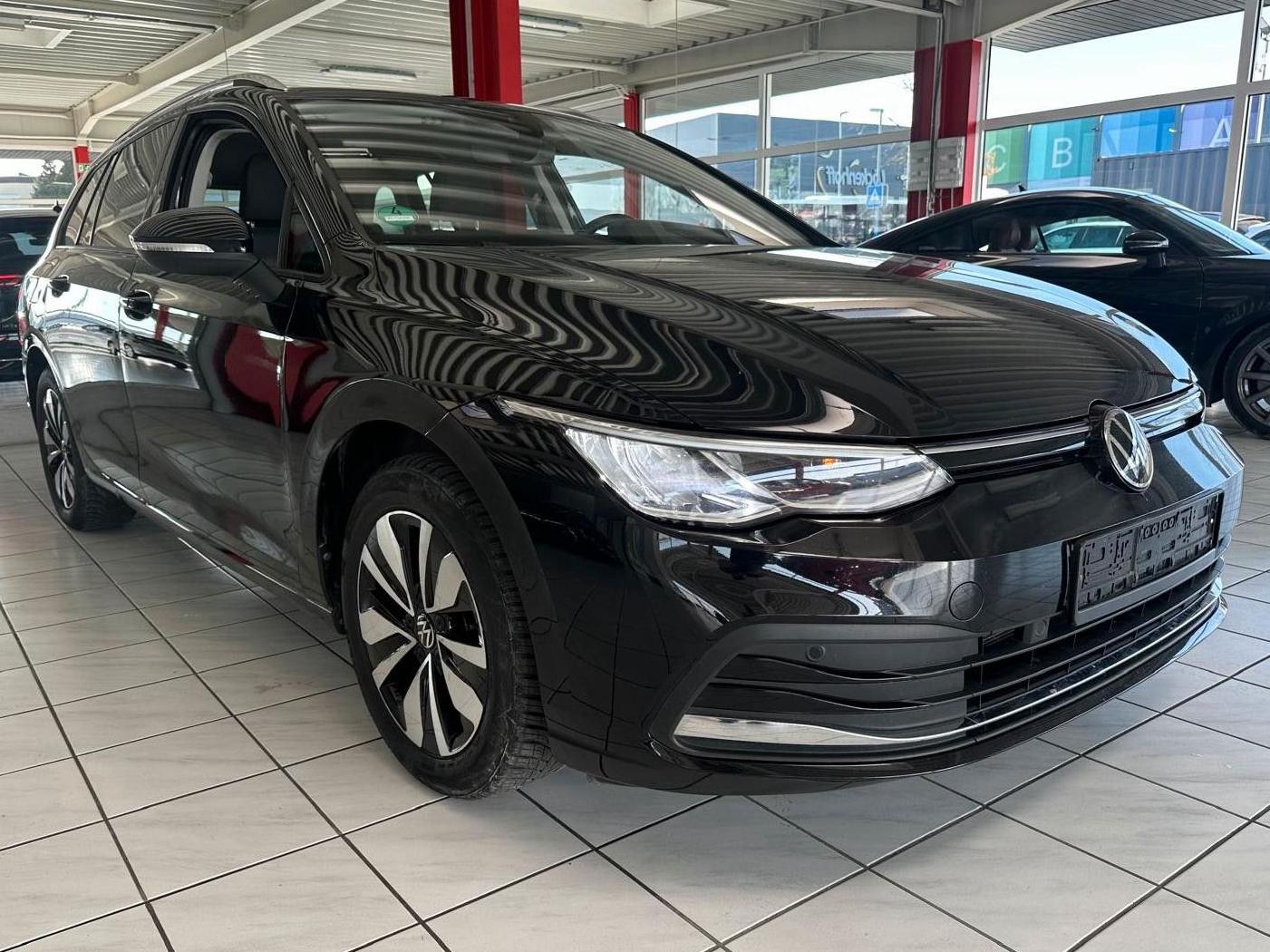 Volkswagen Golf VIII Variant Move eTSI DSG Park Assist ACC