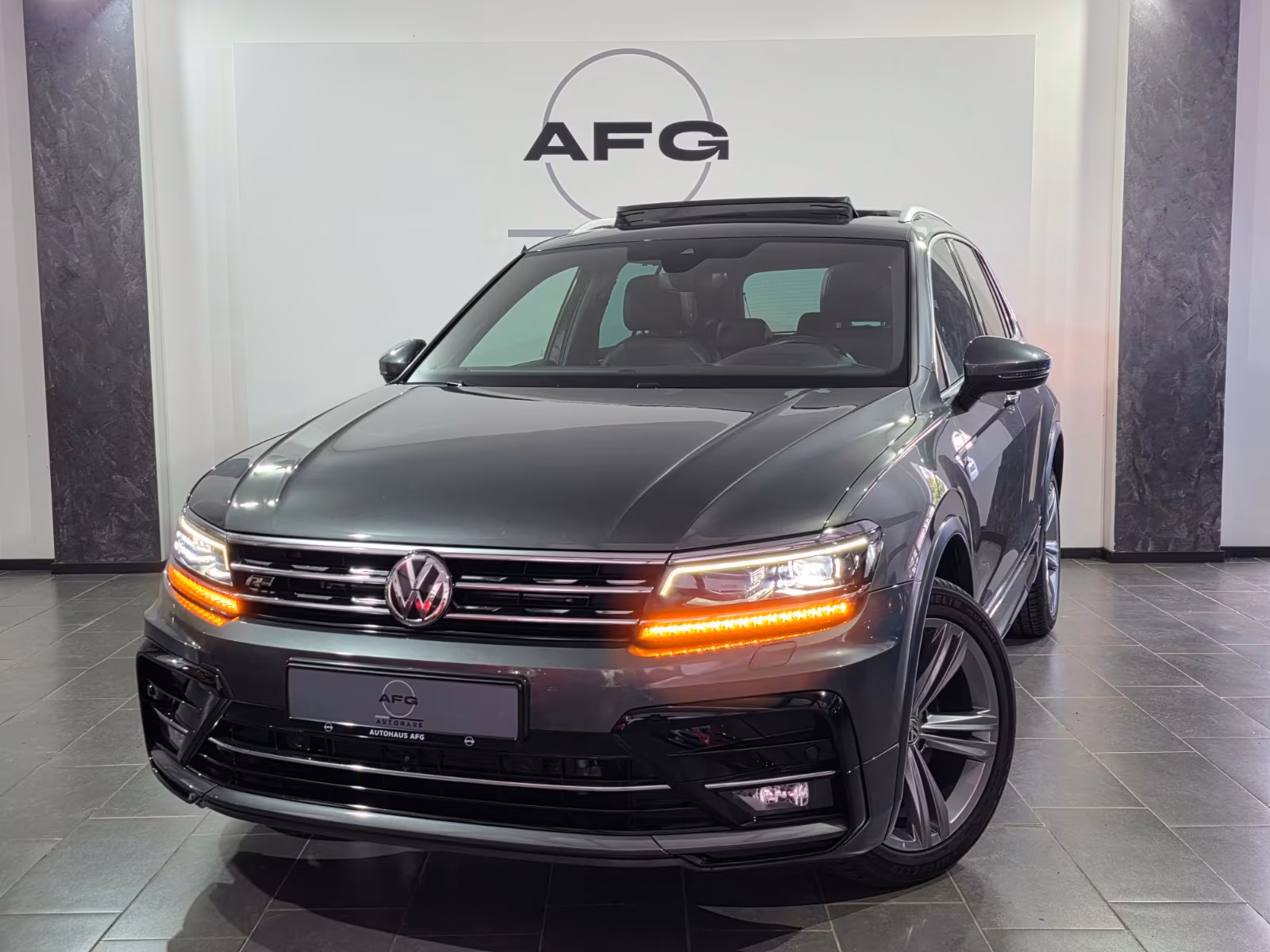 Volkswagen Tiguan Highline R-LINE*4Motion*PANO-SCHIEBE*AHK