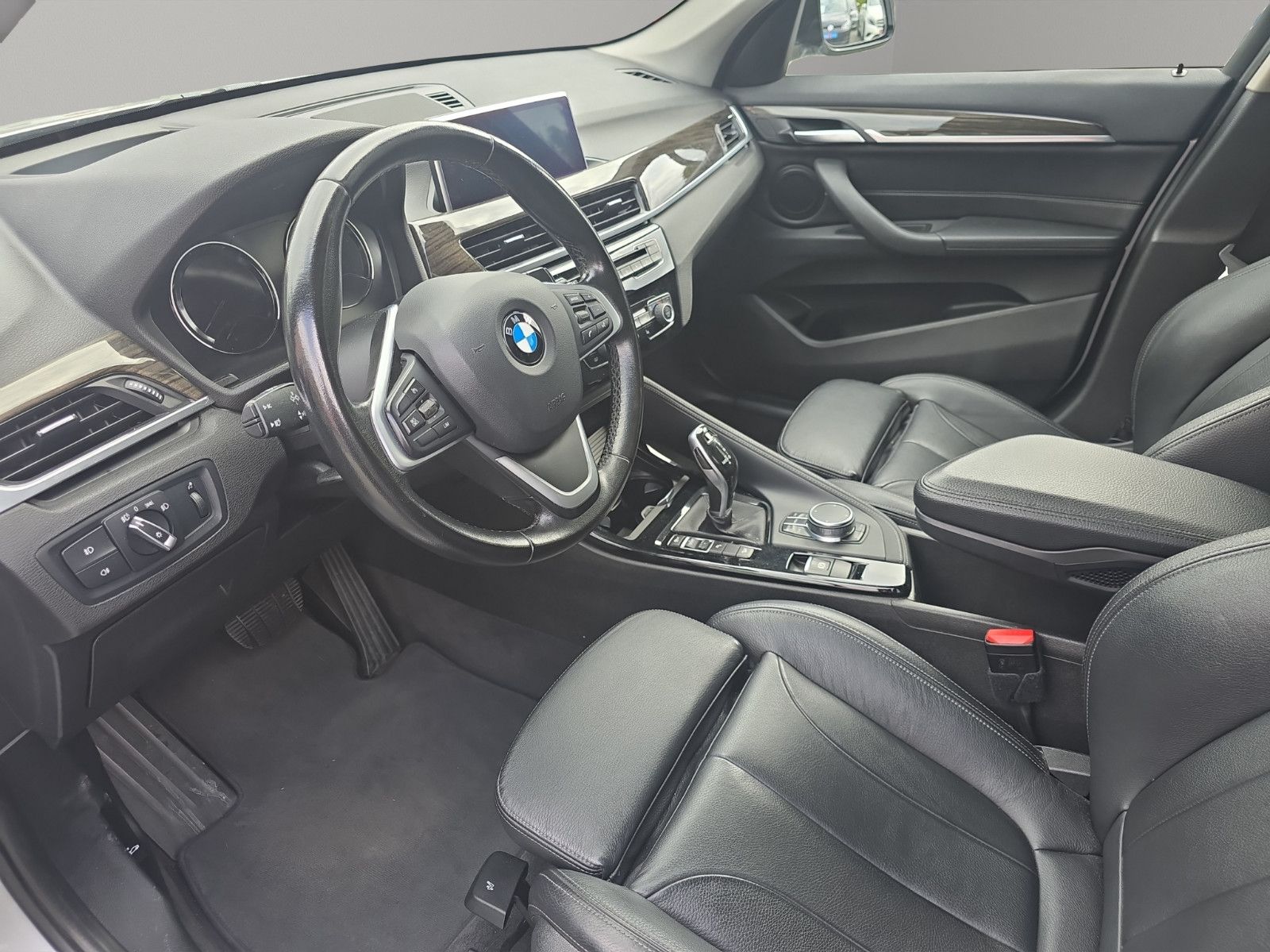Fahrzeugabbildung BMW X1 xDrive 18 d Sport Line Advantage Parkassiste