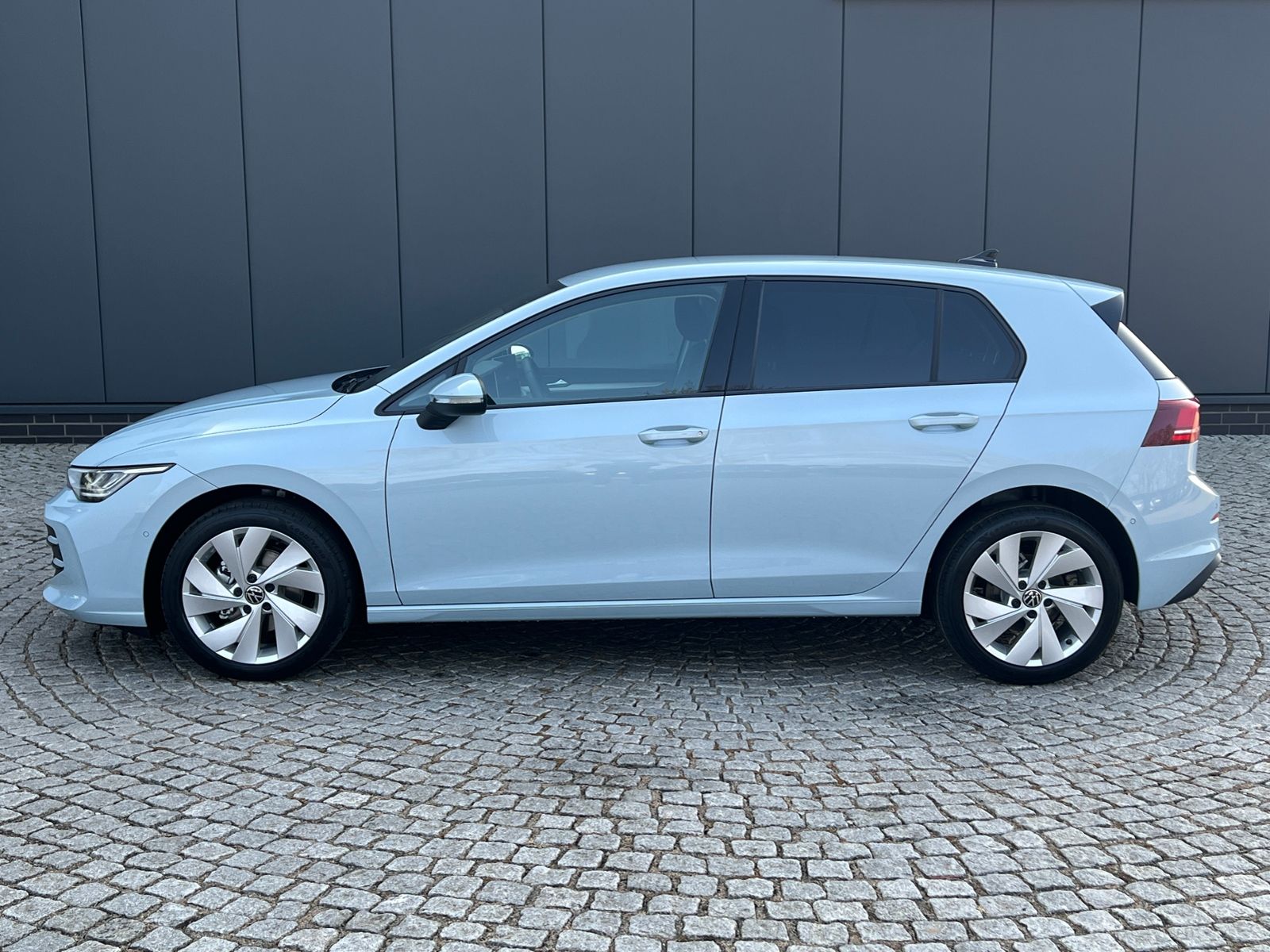 Fahrzeugabbildung Volkswagen Golf VIII Life 1.5 TSI *ACC, Light Assist, Sitzh