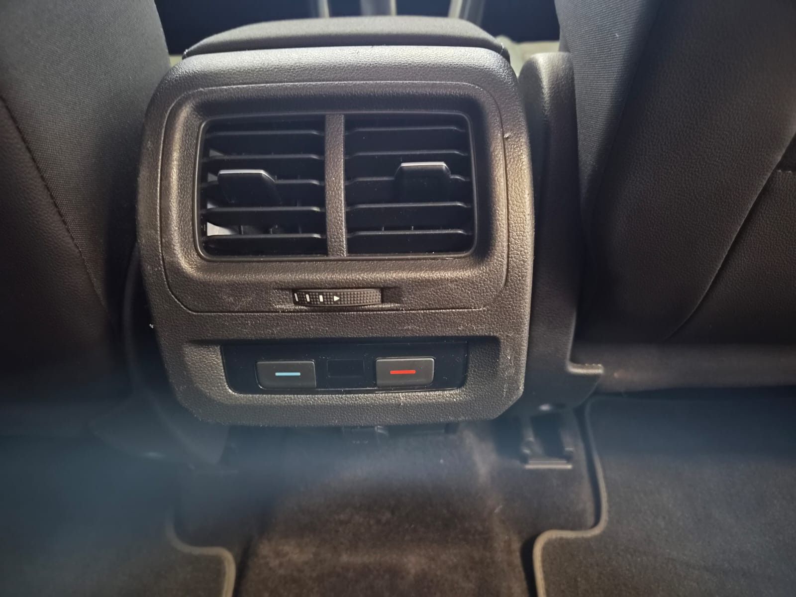 Fahrzeugabbildung Volkswagen Touran IQ.DRIVE / 1. HAND / MWST