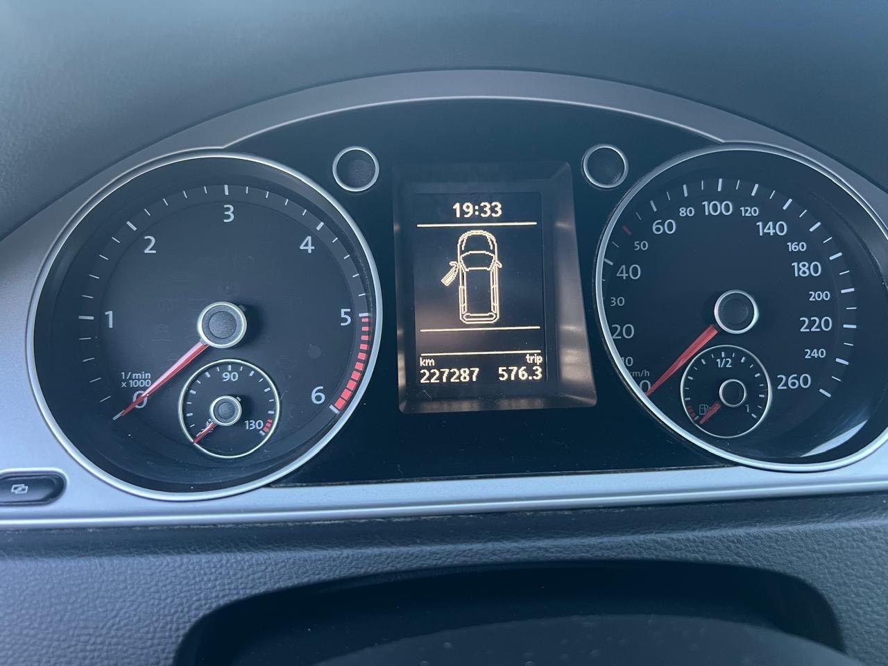 Volkswagen Passat 2011 — photo 11