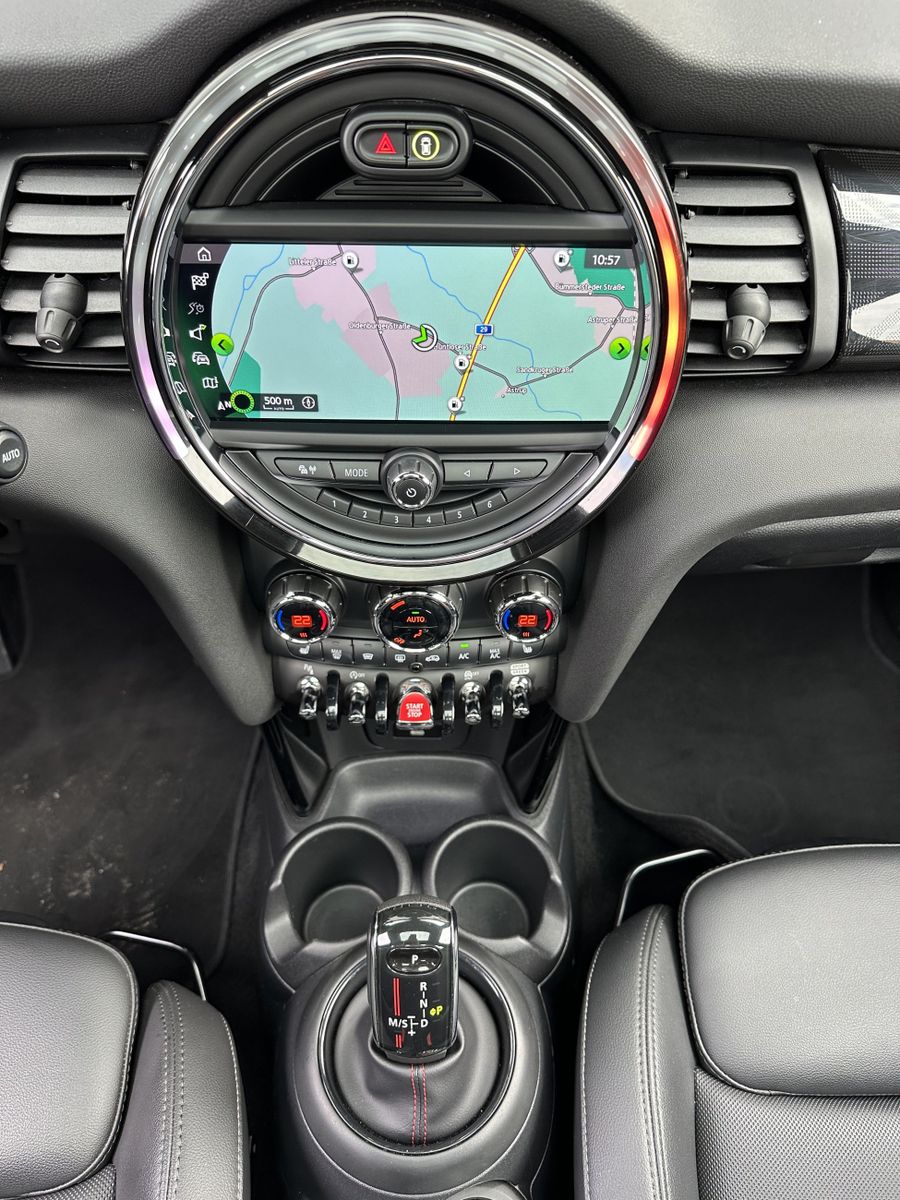 Fahrzeugabbildung MINI Cooper S Sport-Aut. JCW NAV+LED+PANO+ACC+H&K+1HD