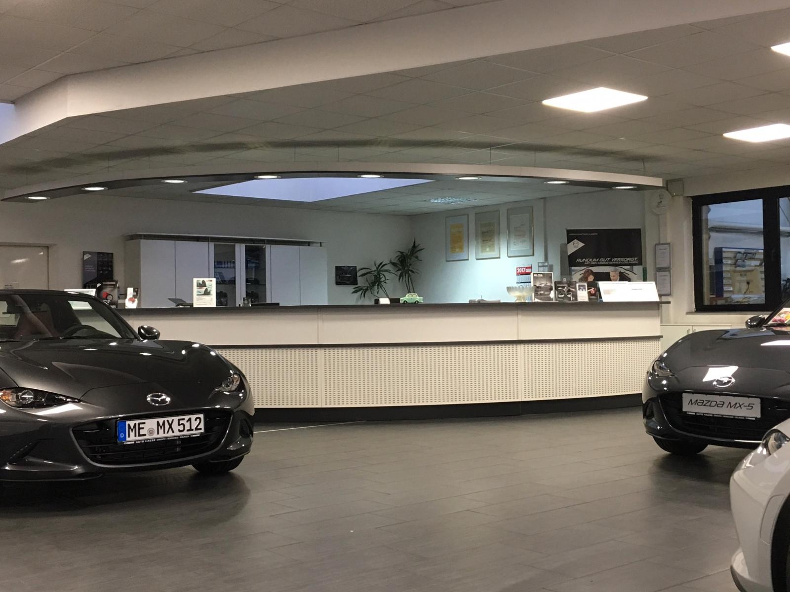 showroom-image-top