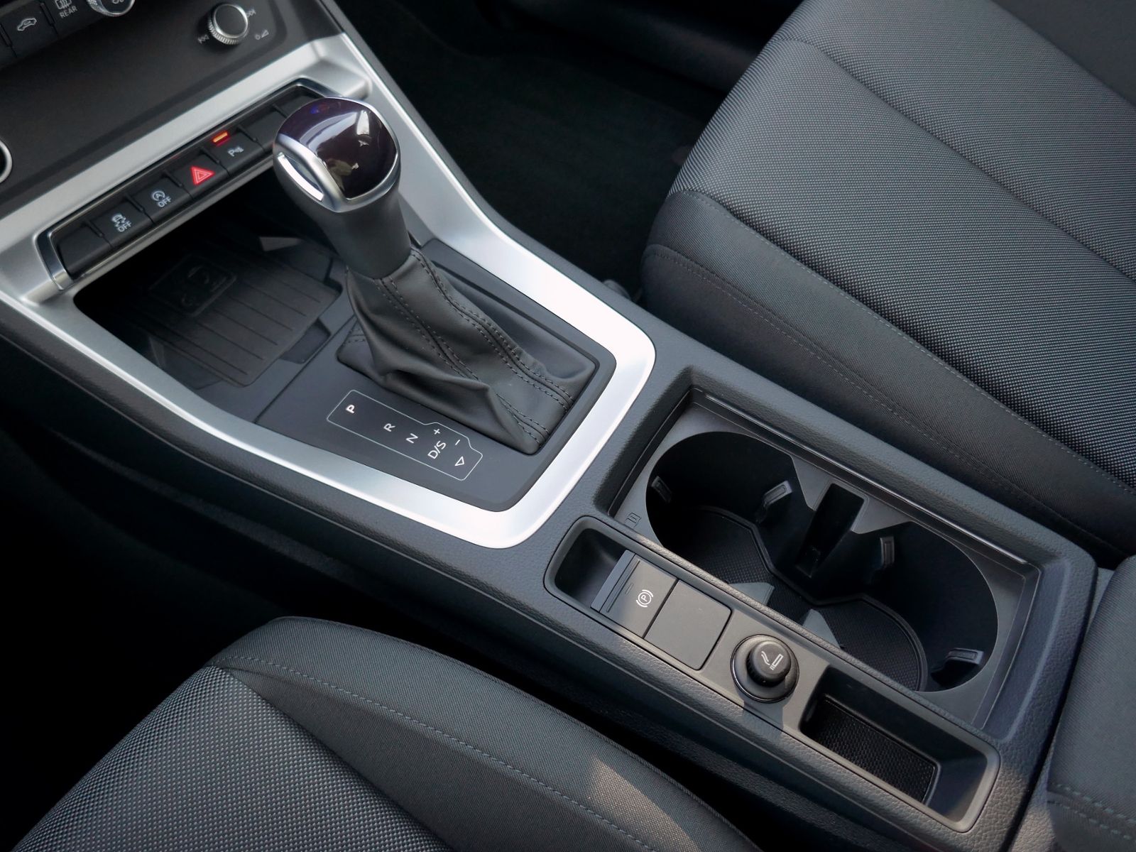 Fahrzeugabbildung Audi Q3 35 Advanced 2.0 TDI S-tronic | LED AHK RFK