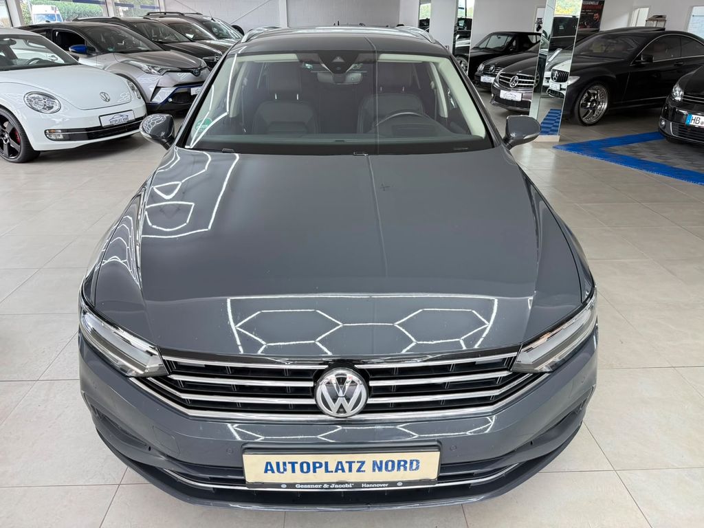 VW Passat Variant - Bild 2