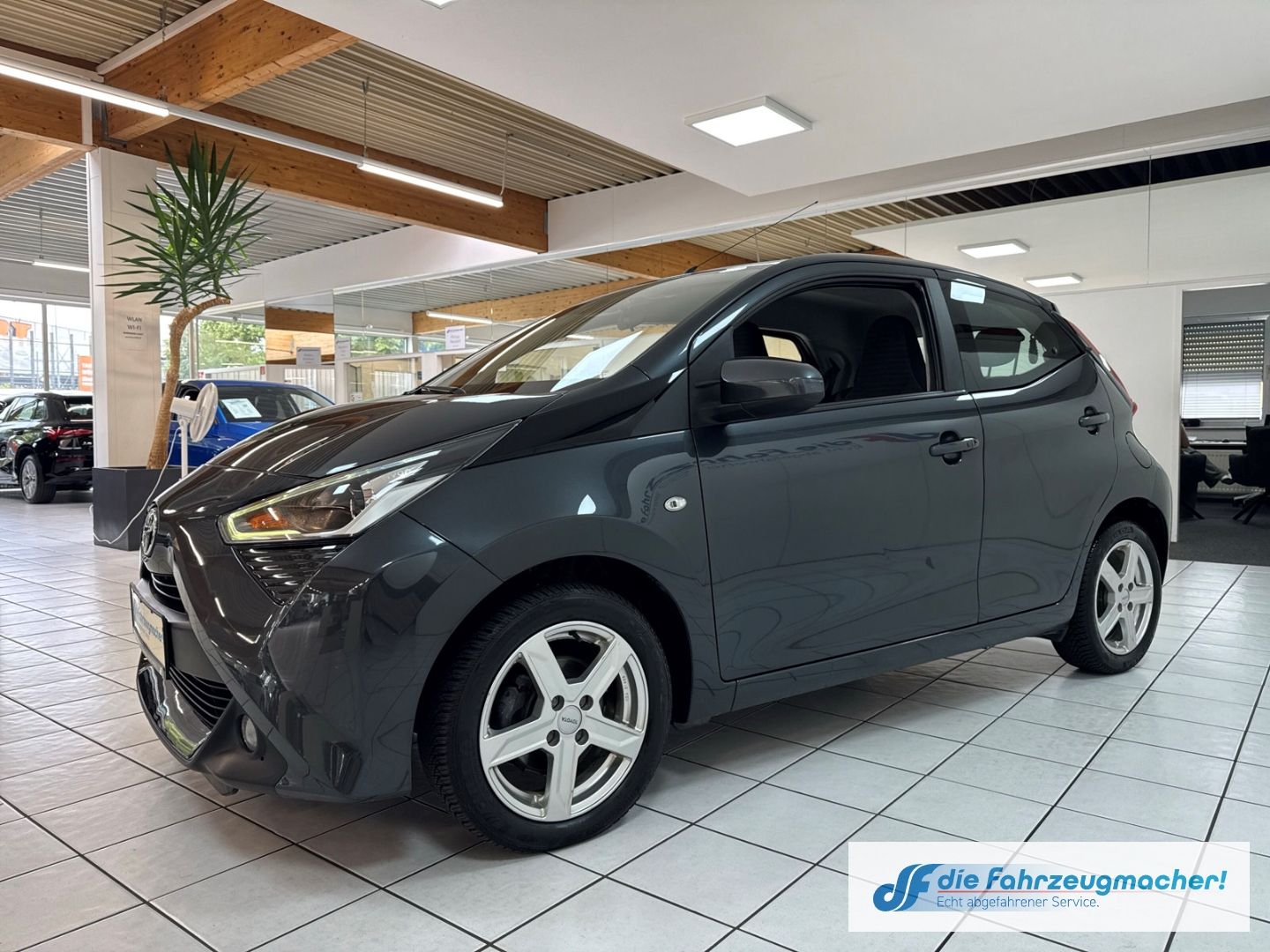 Fahrzeugabbildung Toyota Aygo X-Play Connect ACC Apple CarPlay Android Au