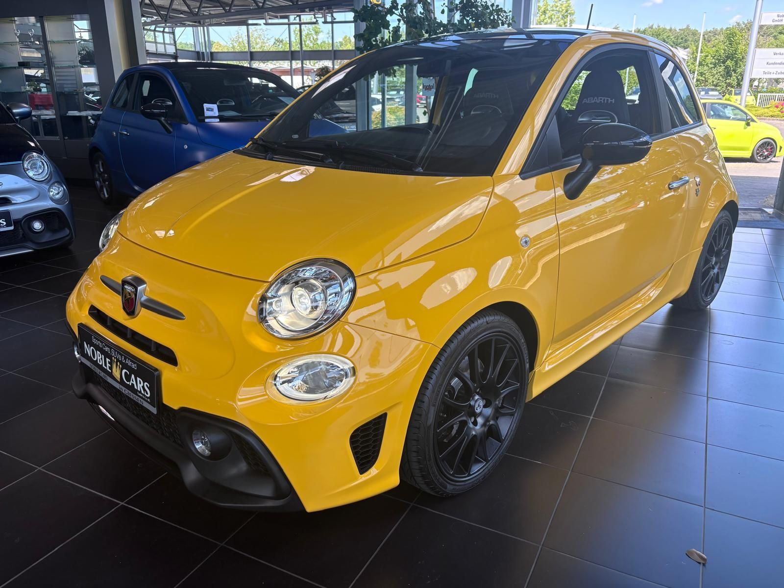 Fahrzeugabbildung Abarth 595 Pista KLIMA XENON ALU CARPLAY BEATS