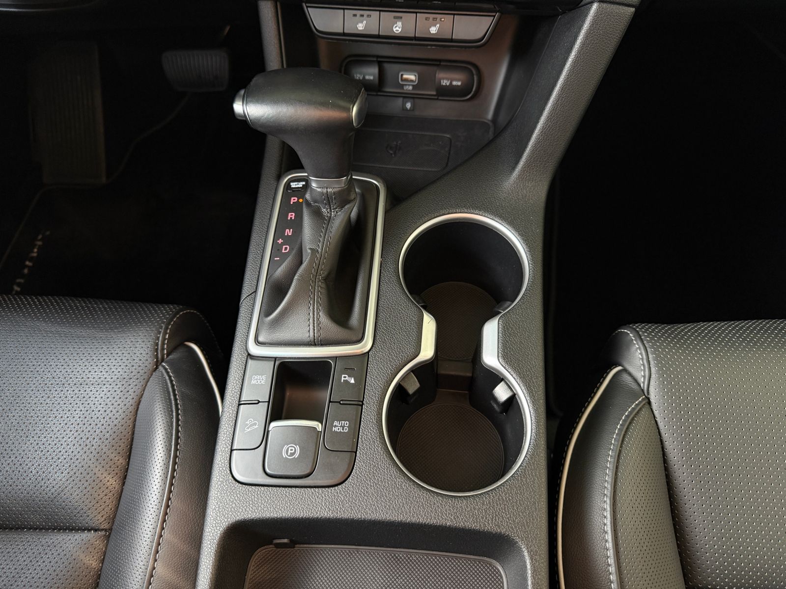 Fahrzeugabbildung Kia Sportage Black Edition PANO AHK LED