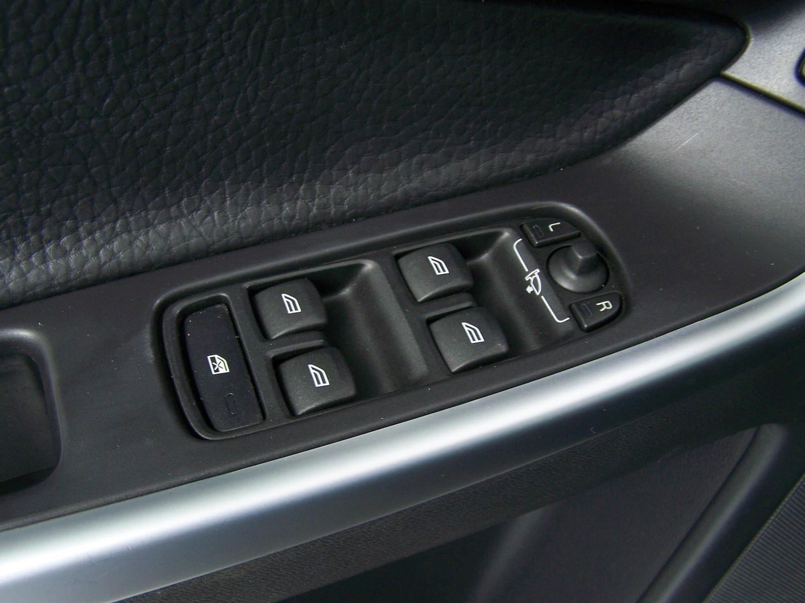 Volvo XC60 D5 Momentum Autom NAVI+LEDER+PDC