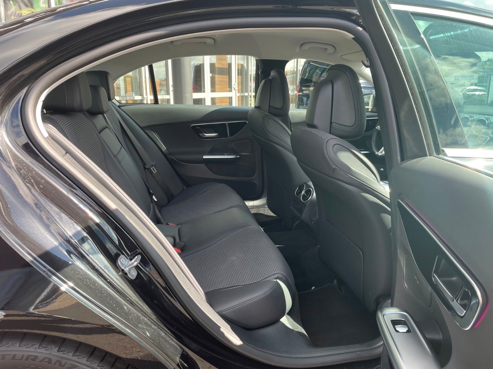 Fahrzeugabbildung Mercedes-Benz C 200 d AVANTGARDE 360°+TOTW+Carplay+Ambiente