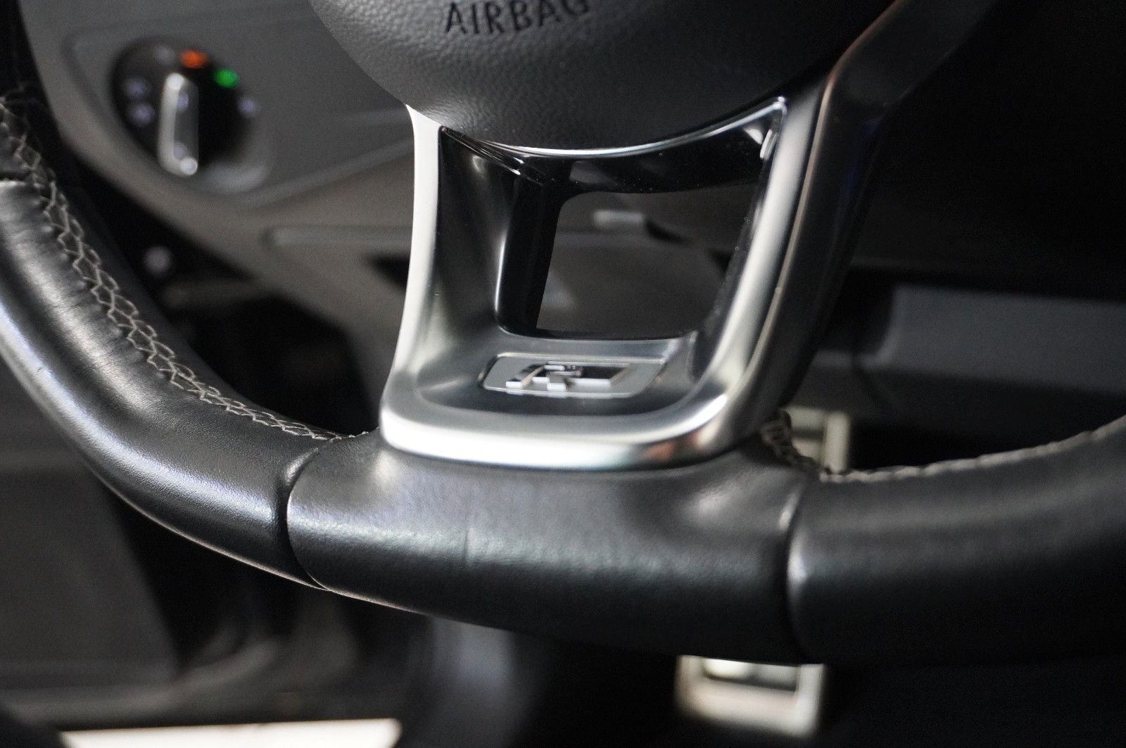 Fahrzeugabbildung Volkswagen Tiguan Allspace 2.0D R-LINE 4M NAVI/SH/SPORT/AHK