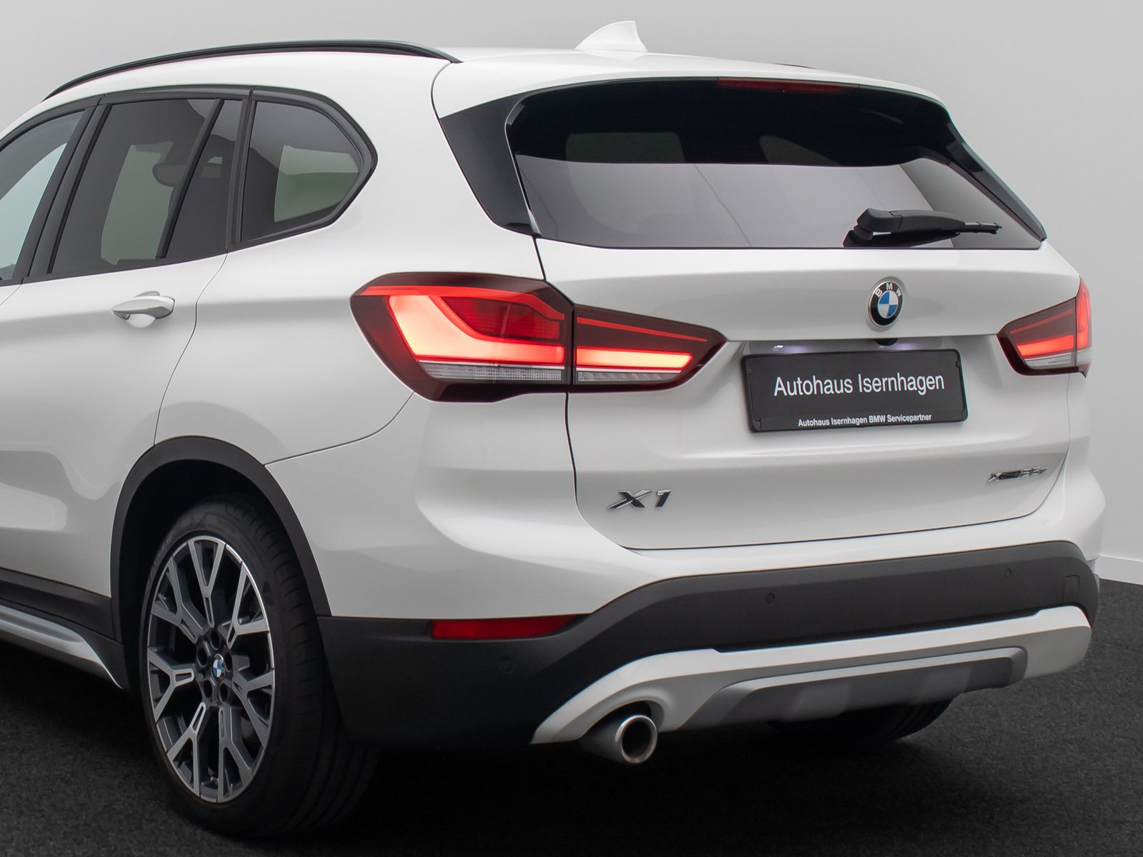 Fahrzeugabbildung BMW X1 xD25e xLine Panorama Kamera HUD DAB H/K 19"
