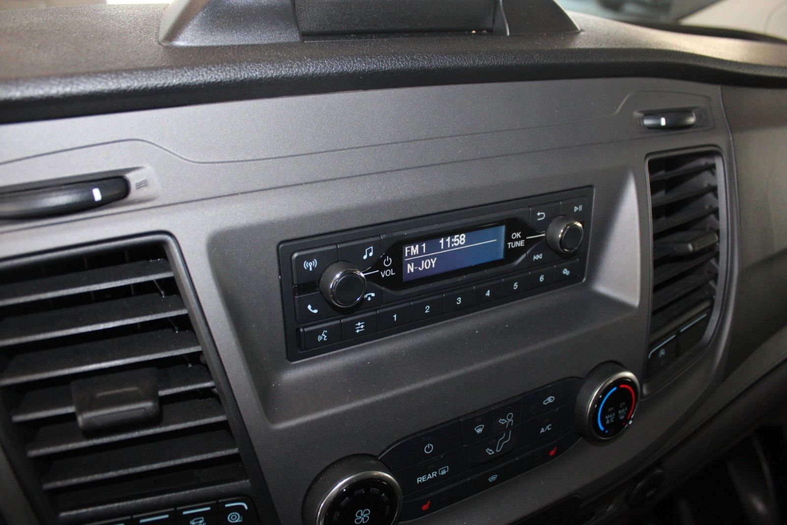 Fahrzeugabbildung Ford Transit Tourneo Custom TREND L2 MHEV 5-Sitze AHK