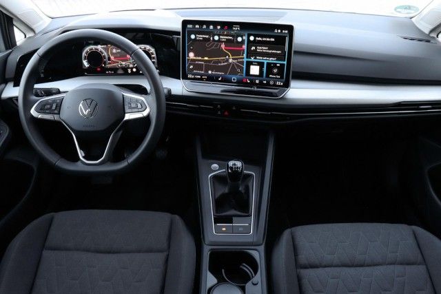 Volkswagen Golf VIII 1.5 TSI Life AHZV Navi beh. Lenkrad foto 4