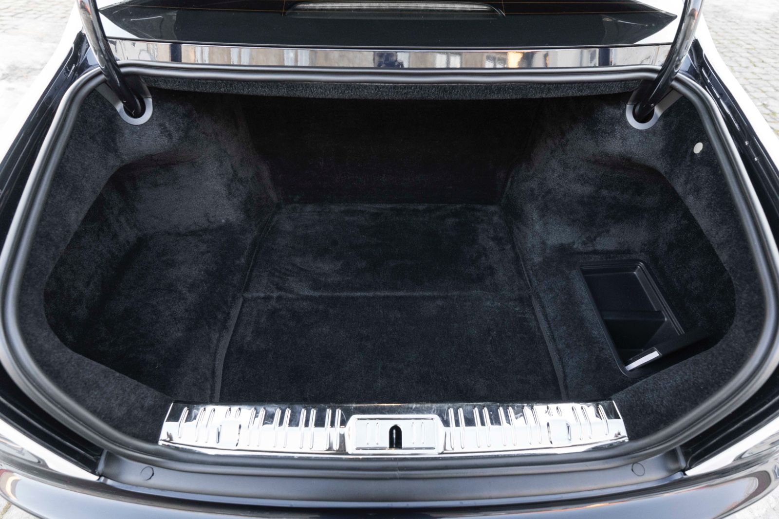 Fahrzeugabbildung Rolls-Royce Ghost V12 TWO TONE FACELIFT STERNHIMMEL KÜHLBOX