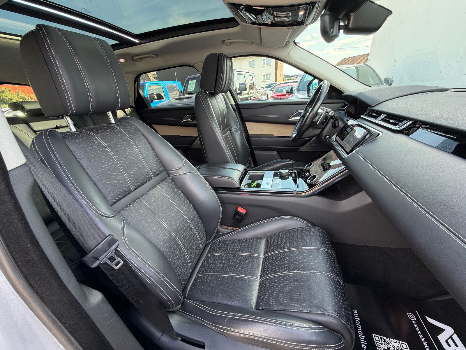 Fahrzeugabbildung Land Rover Range Rover Velar SE/PANO/KAMERA/MERIDIAN/MASSAG