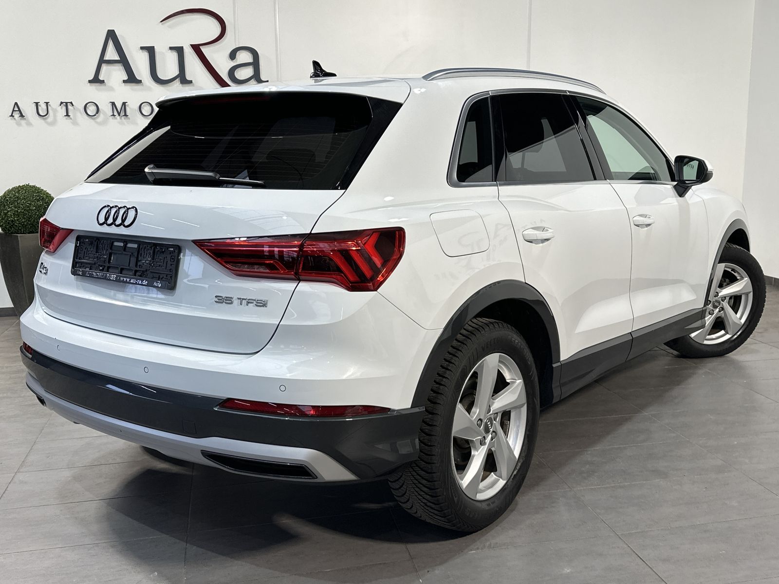 Fahrzeugabbildung Audi Q3 35 TFSI Advanced NAV+LED+SHZ+APS+VCOCK+18ZOLL
