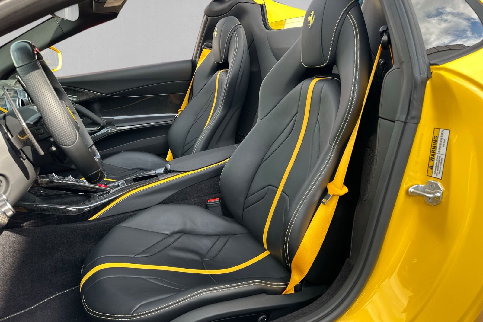 Fahrzeugabbildung Ferrari 812 GTS*Full Carbon*Lift*Painted Stripes*JBL
