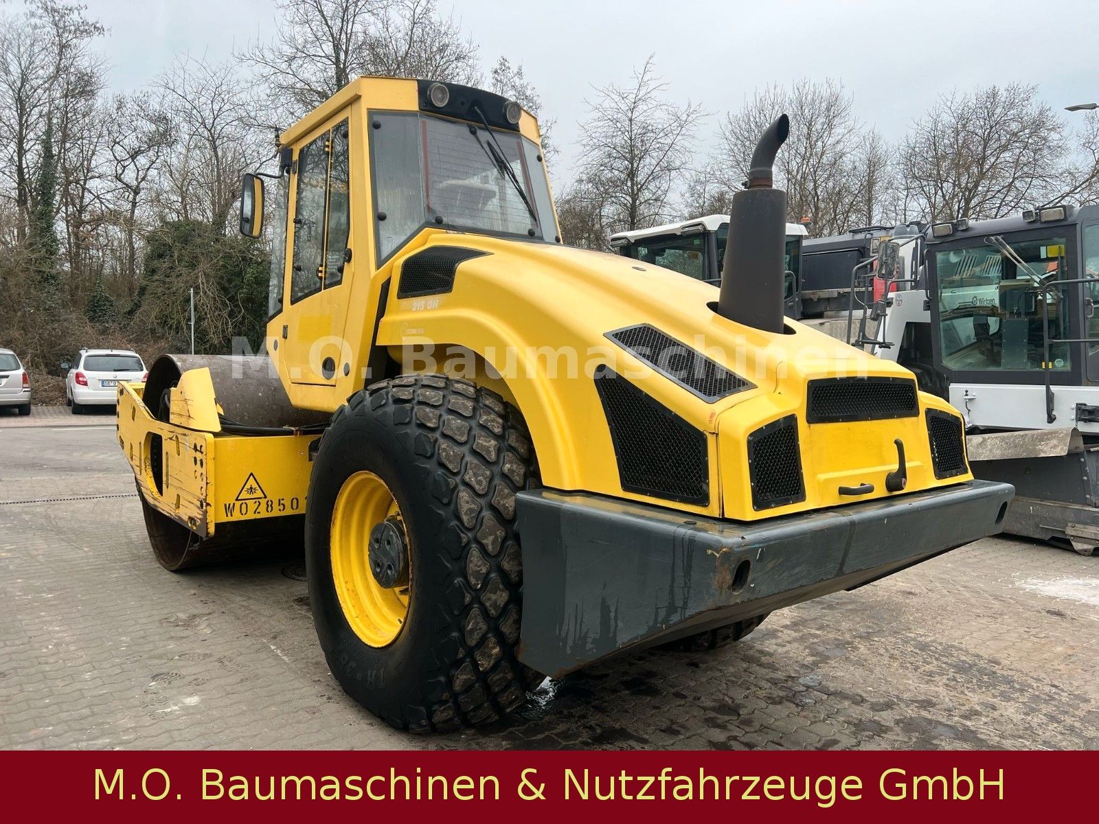 Fahrzeugabbildung BOMAG BW 213 D4-4BVC / 14,9 T / Walzenzug /