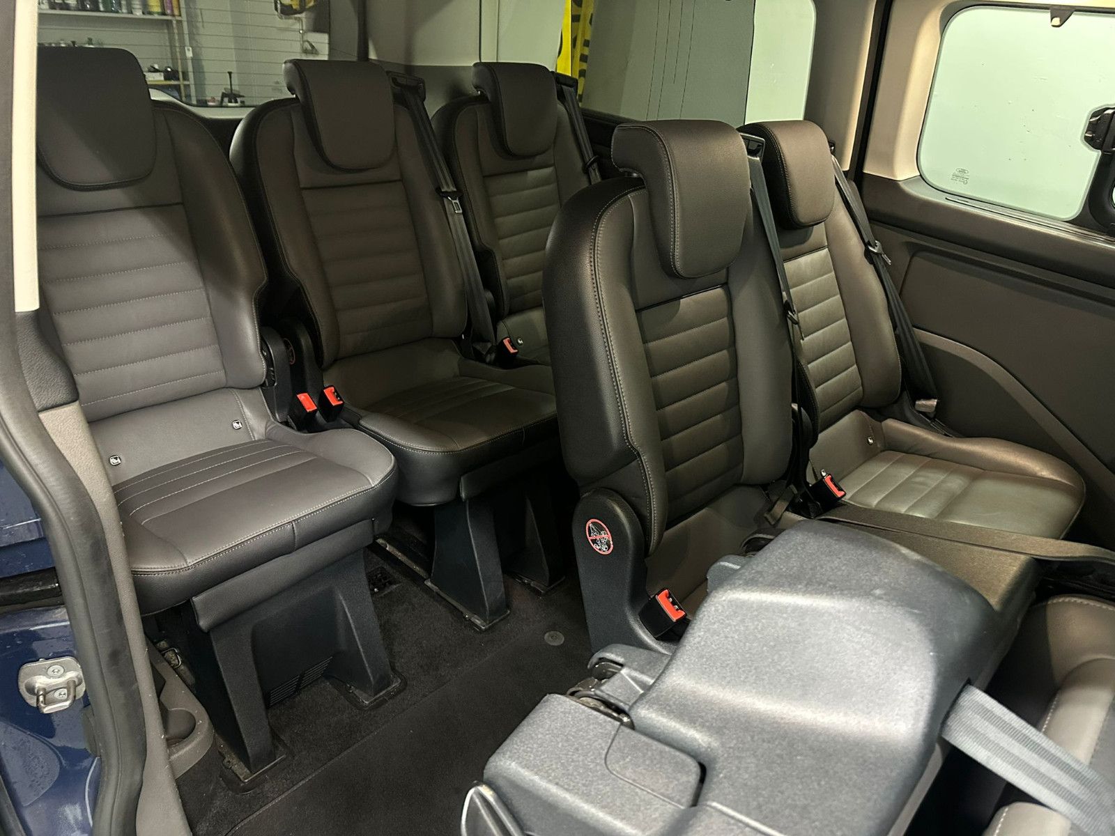 Fahrzeugabbildung Ford Tourneo Custom 320 L2H1*8SITZE*AHK*ACC*SPURH*