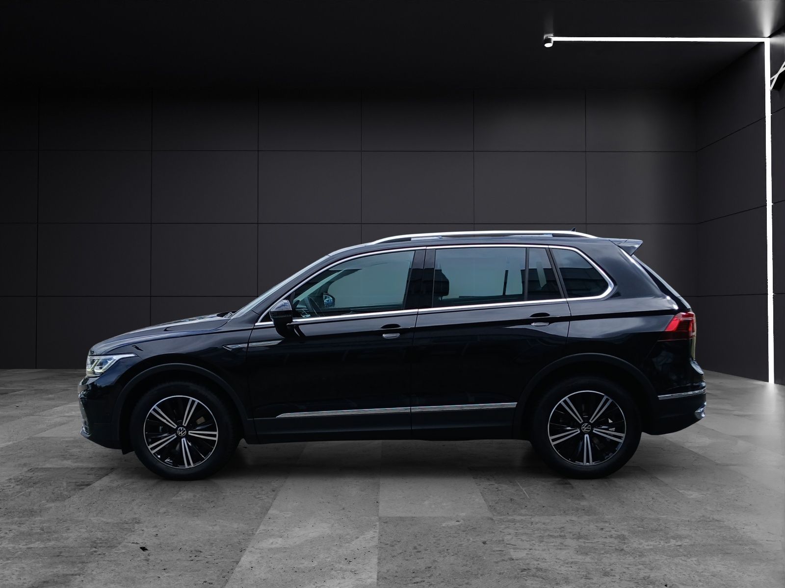 Fahrzeugabbildung Volkswagen Tiguan TSI Elegance DSG Matrix AHK Navi AID ACC