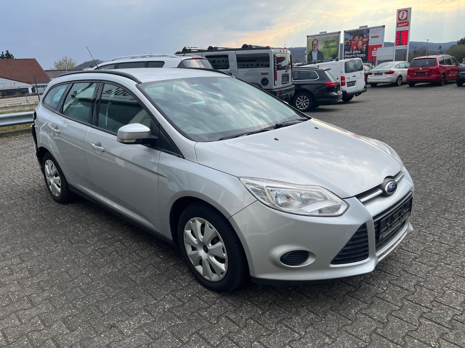 Ford Focus 2013 — interior