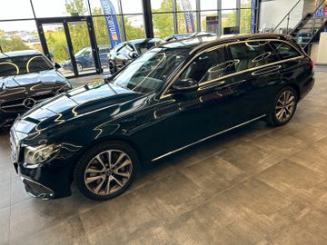 Mercedes-Benz E 350 *BURMESTER*KEYLES*PANO*AHK*ACC*StandHZ*