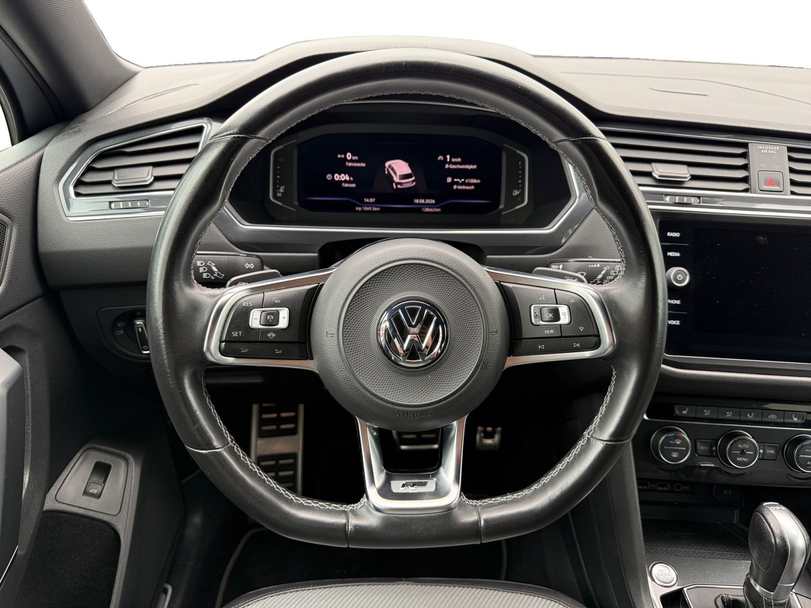 Fahrzeugabbildung Volkswagen Tiguan Allspace 2.0 TDI R-LINE 7 SITZE 20" AHK
