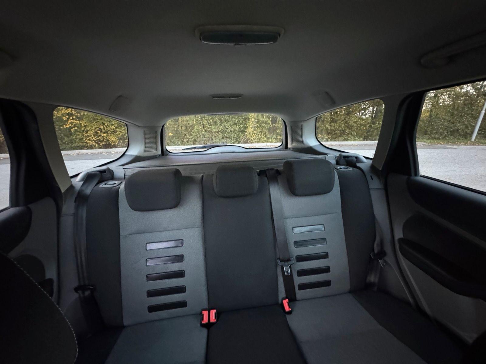 Ford Focus 2010 — photo 7