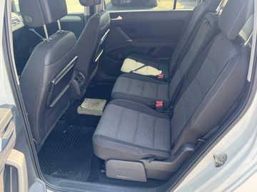 Volkswagen Touran - 12
