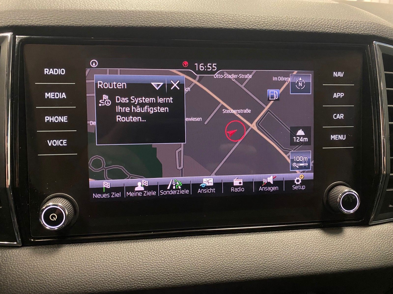 Fahrzeugabbildung SKODA Karoq 1.5 TSI Style+AHK schwenk+LED+NAVIGATION+