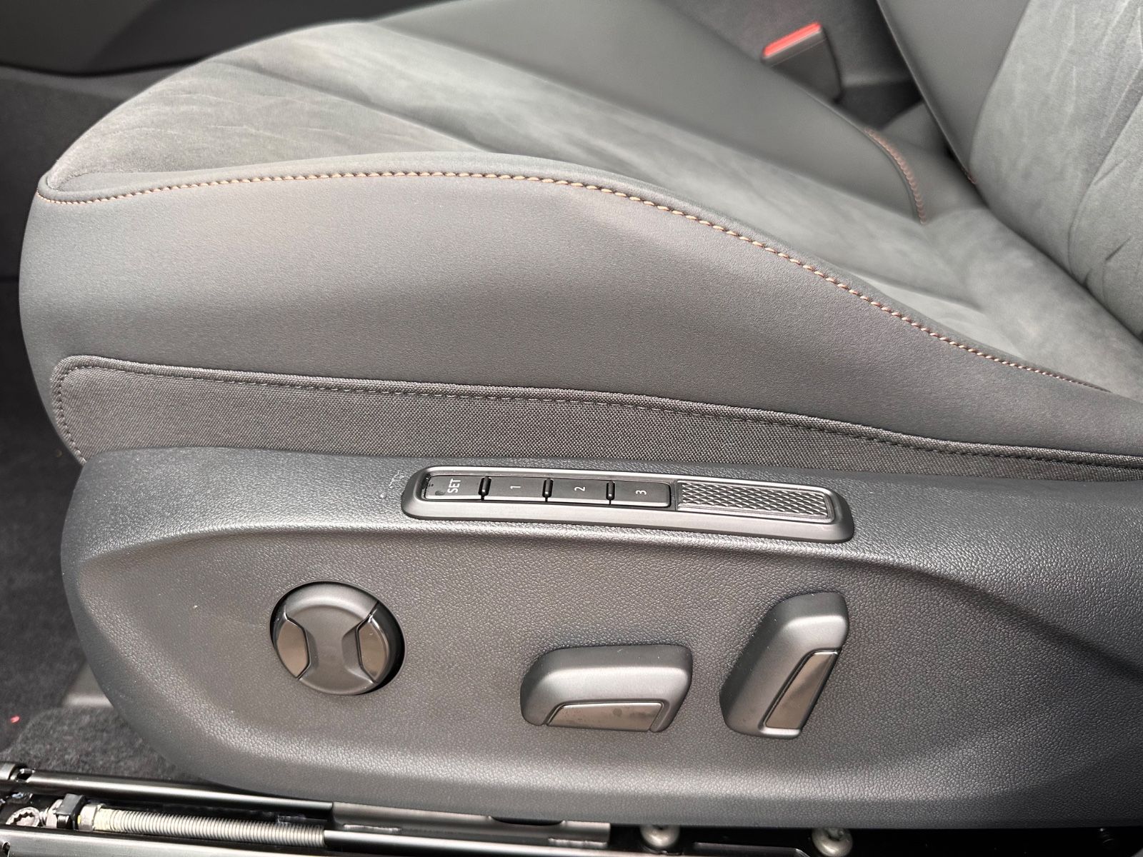 Fahrzeugabbildung CUPRA Terramar 1.5 eTSI DSG Matrix/Pano/AHK/ACC/360°