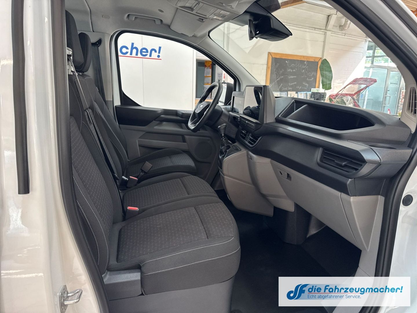 Fahrzeugabbildung Ford Transit Custom Kombi 320 L2 FWD Trend Navi LED K