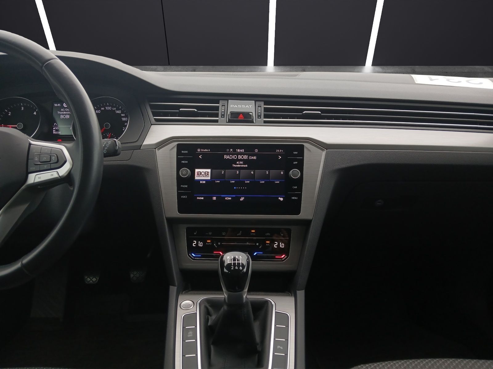 Fahrzeugabbildung Volkswagen Passat Variant TDI LED AHK Navi ACC RFK SH