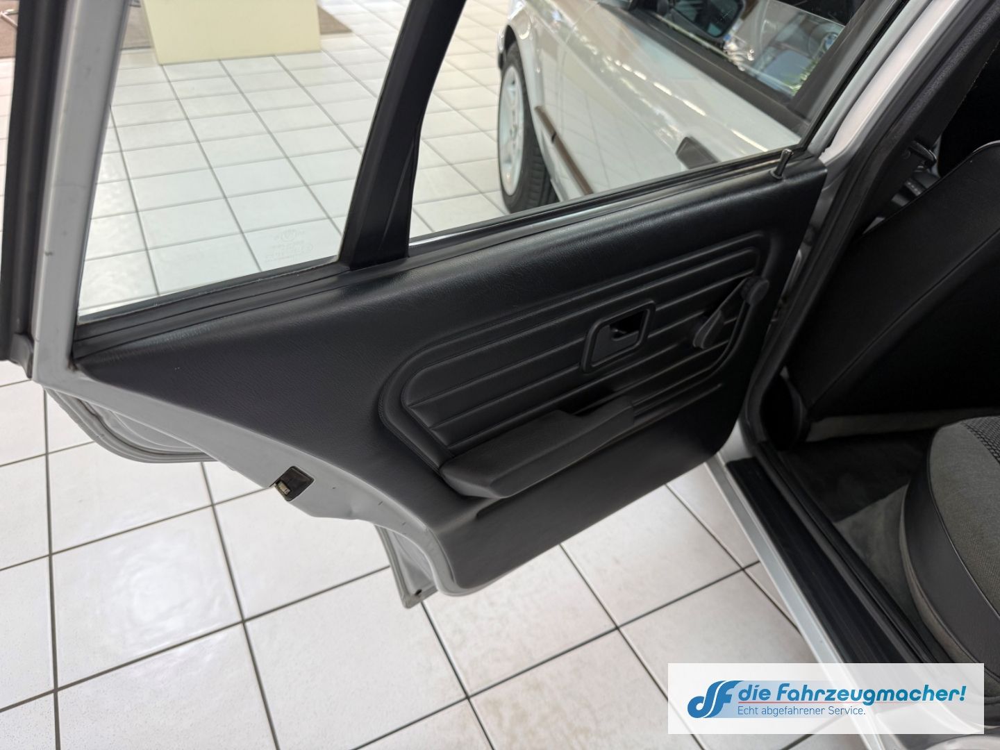 Fahrzeugabbildung BMW 318 i Touring SD NSW ABS Servo IM KUNDENAUFTRAG
