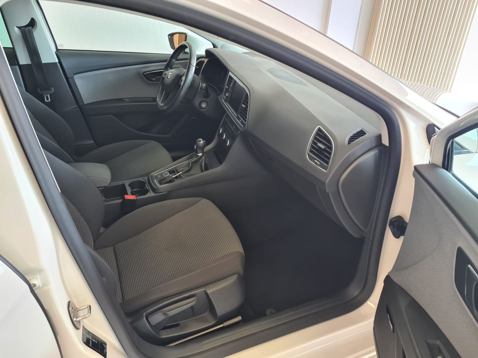 Fahrzeugabbildung SEAT Leon Style / 1. HAND / SCHEKCHEFT / GARANTIE