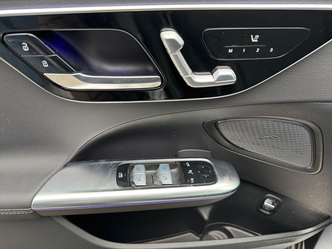 Fahrzeugabbildung Mercedes-Benz C 300 de T AVANTGARDE+AHK+MEMORY+LHZG+AMBIENTE+