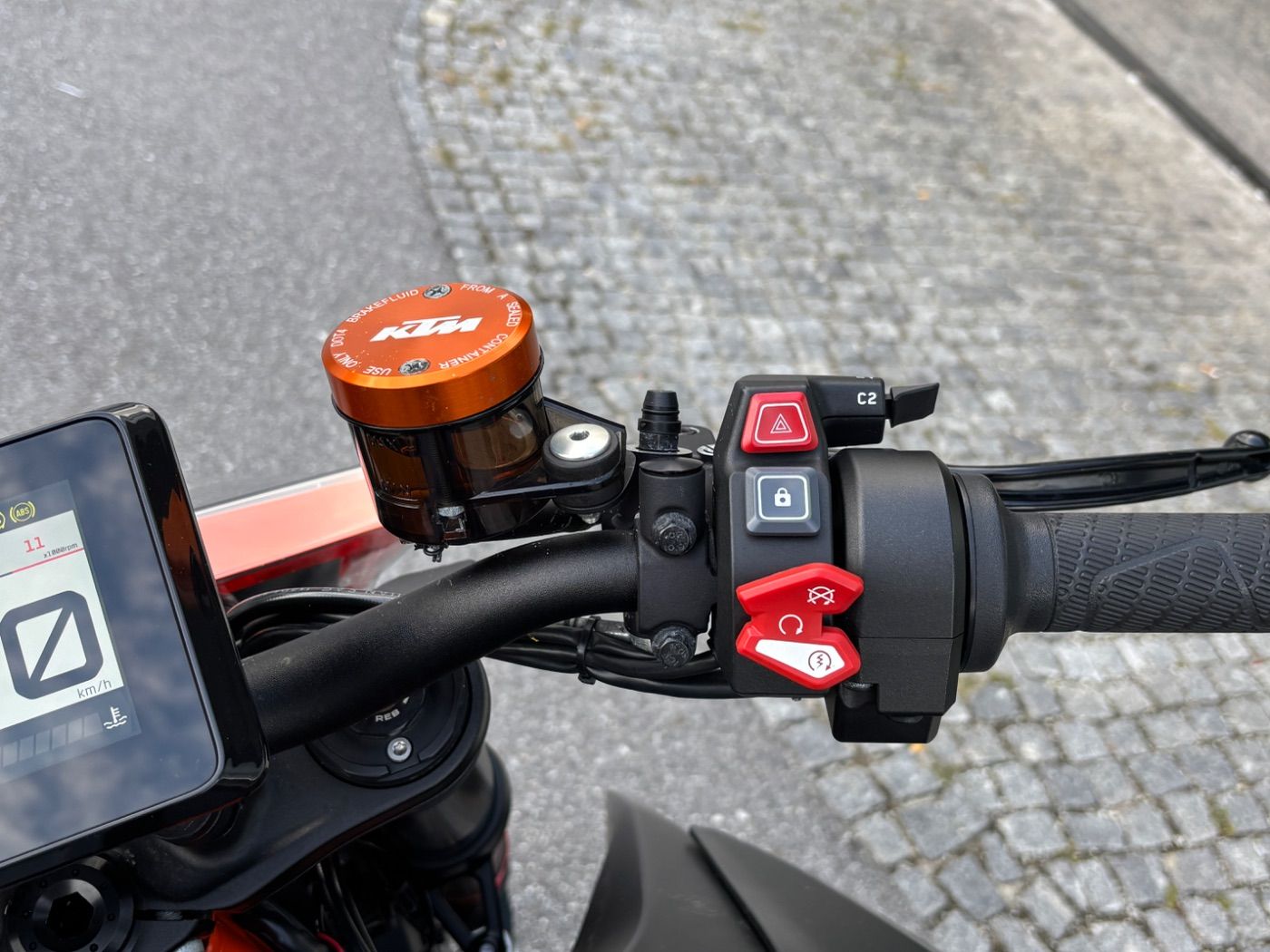 Fahrzeugabbildung KTM 1290 Super Duke R Tech Pack, Mivv ESD, Koffer