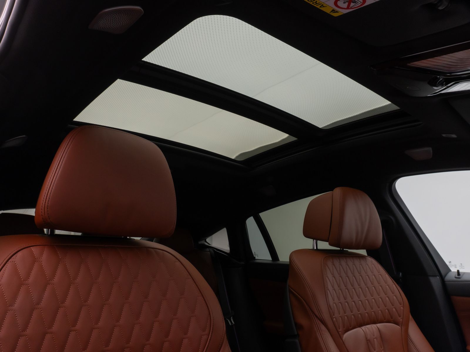 Fahrzeugabbildung BMW X6 M50i Panorama Laser 360°HUD DAB B&W AHK 22"