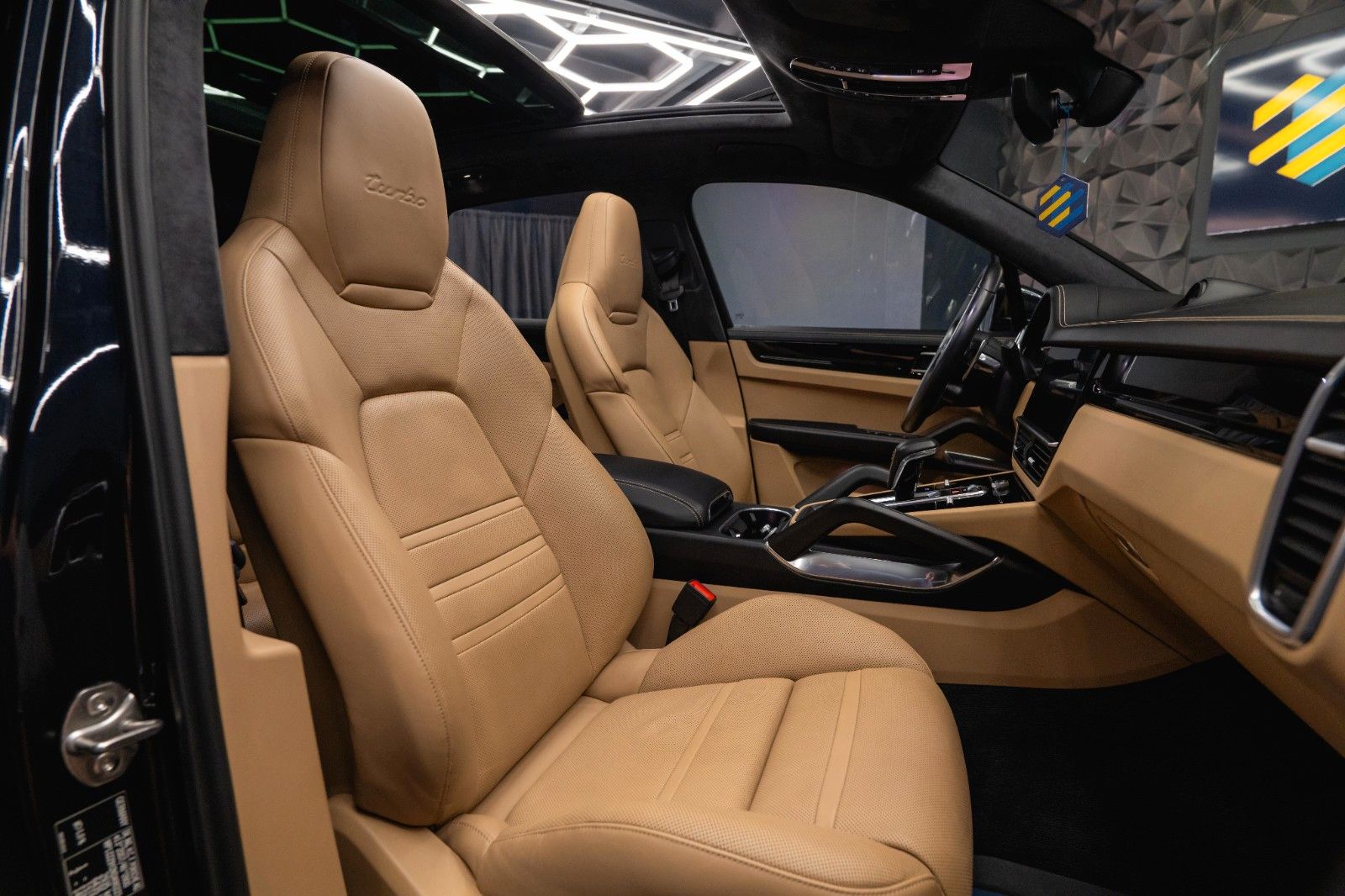 Fahrzeugabbildung Porsche Cayenne Turbo V8 Sport Chrono TECHART *ACC*PANO*