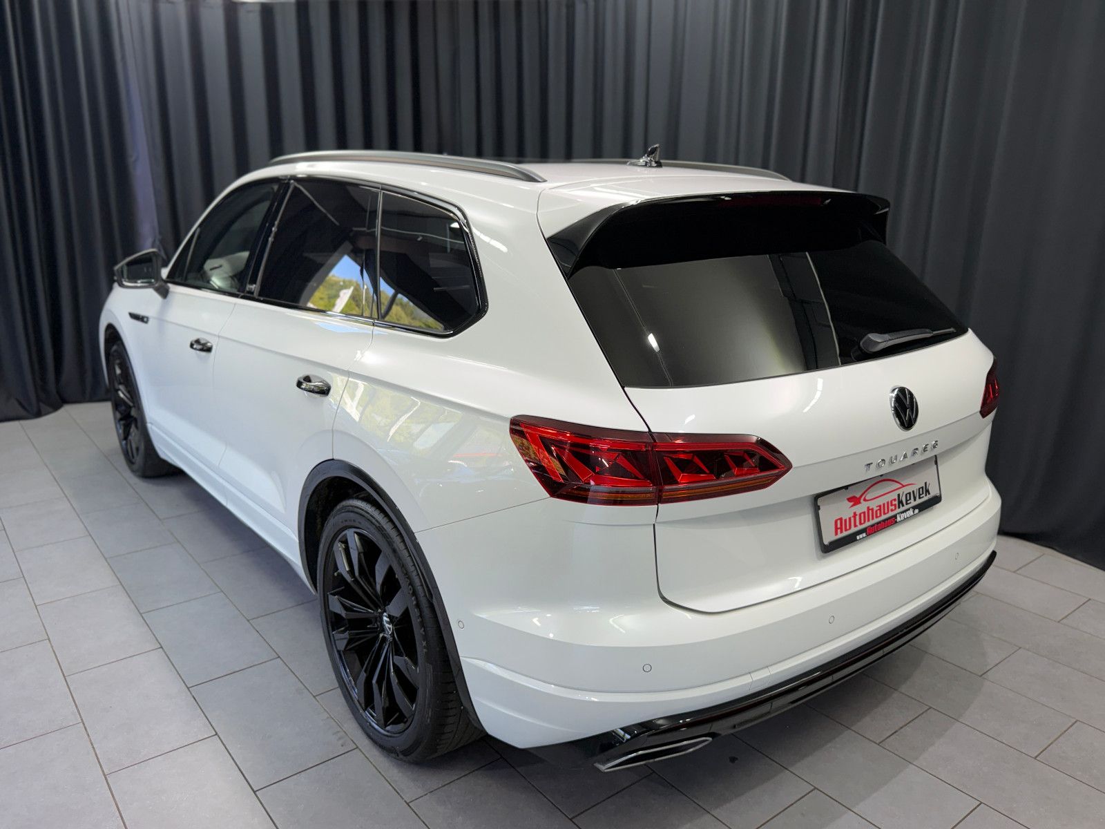 Fahrzeugabbildung Volkswagen Touareg R-Line 4Motion|PANO|NIGHT|LAST EDITION|