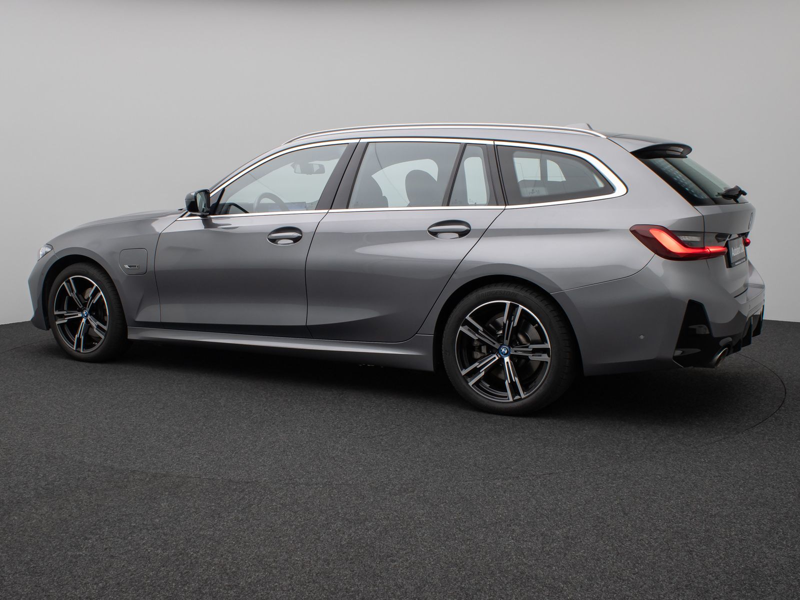 Fahrzeugabbildung BMW 330e M Sport Kamera HUD DAB H/K Alarm LED 18Zoll